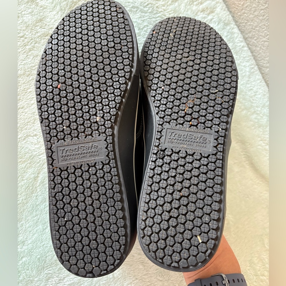 ๐ Black Slip-On slip-resistant Shoes size 9 wide - Picture 3 of 5